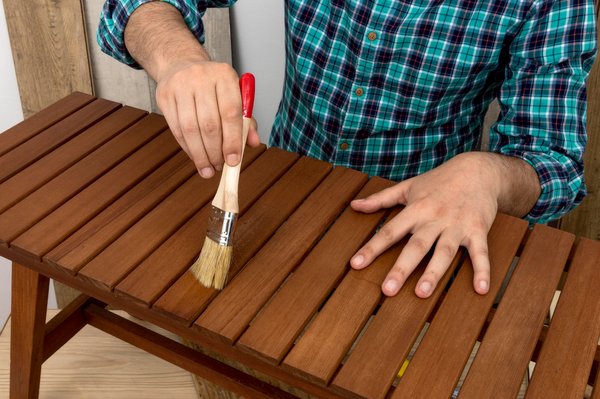 Conseils pratiques pour bien choisir votre saturateur bois