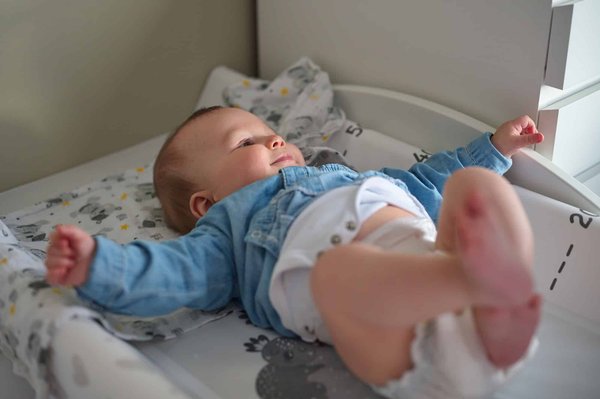 Guide d'achat : Comment choisir la meilleure table à langer murale IKEA ?