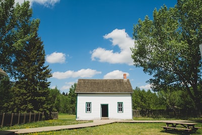 Pourquoi clôturer votre maison de bois ?