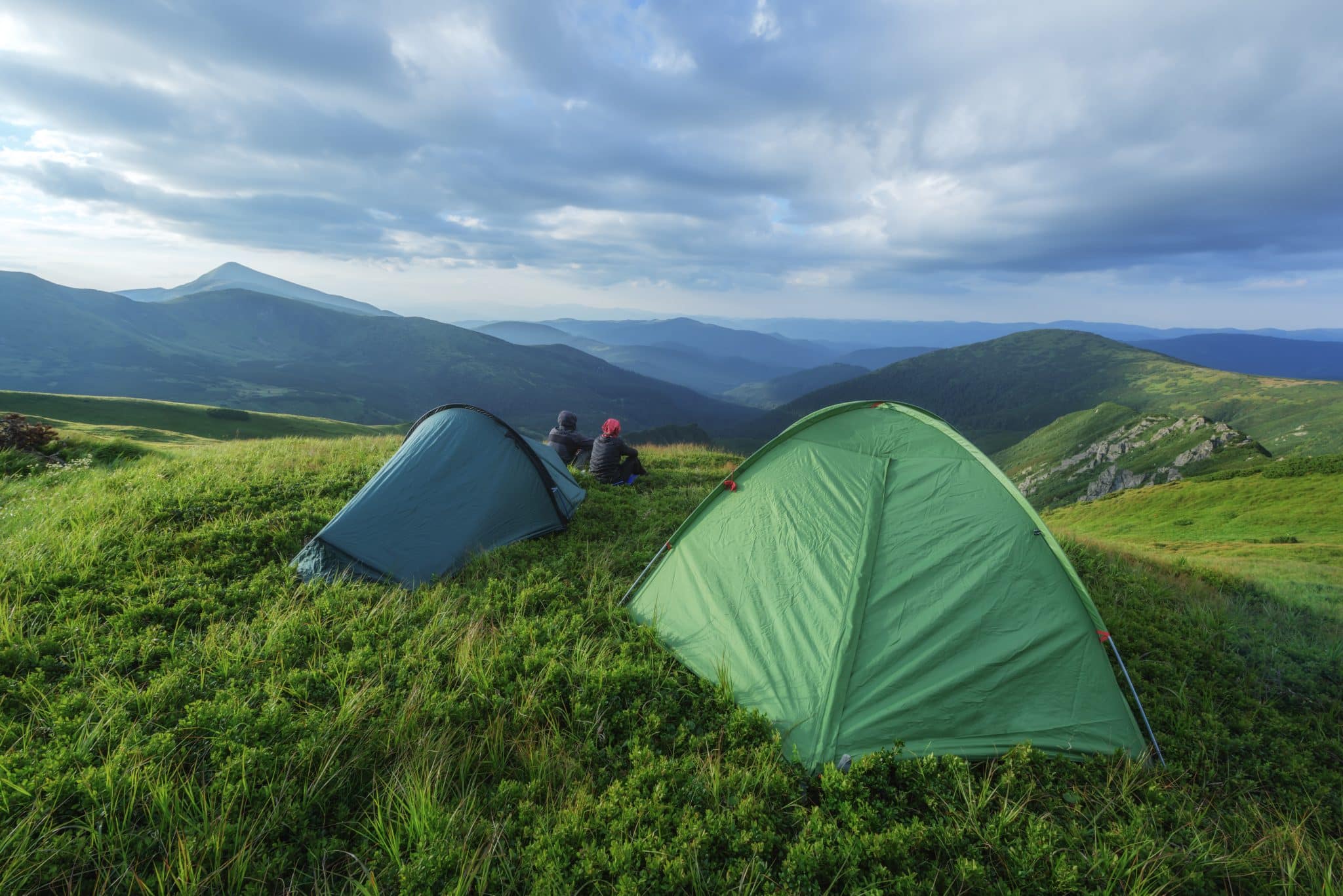 Quels sont les avantages de choisir une tente pliante en acier 30 pour allier solidité et praticité ?