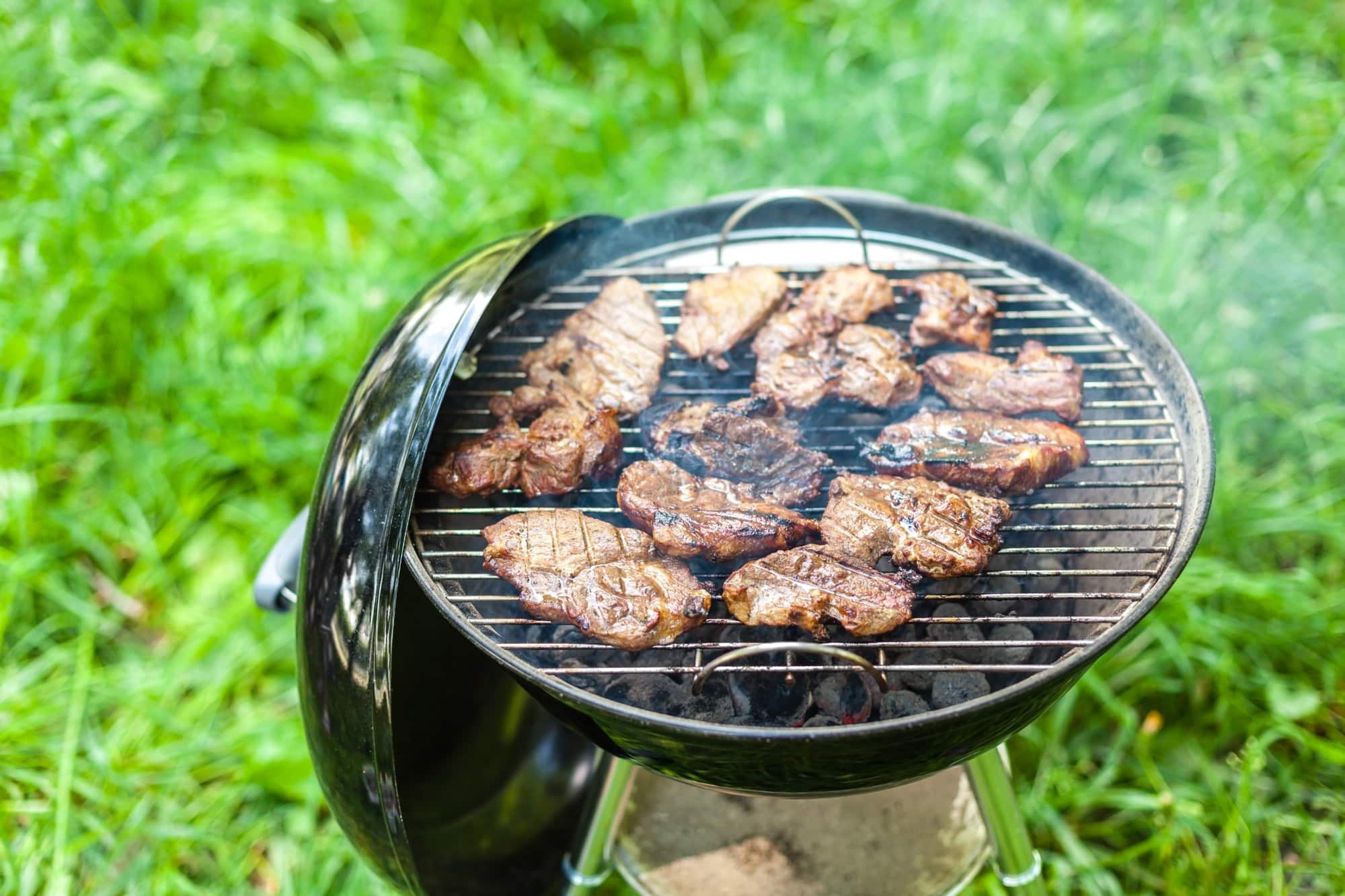 Barbecues à charbon weber : les conditions d’entretien à savoir